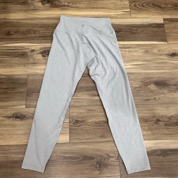 ARITZIA BUTTER Cheeky Hi-Rise Legging EUC Heather Chrome Gray Sz 10 - Picture 3 of 9